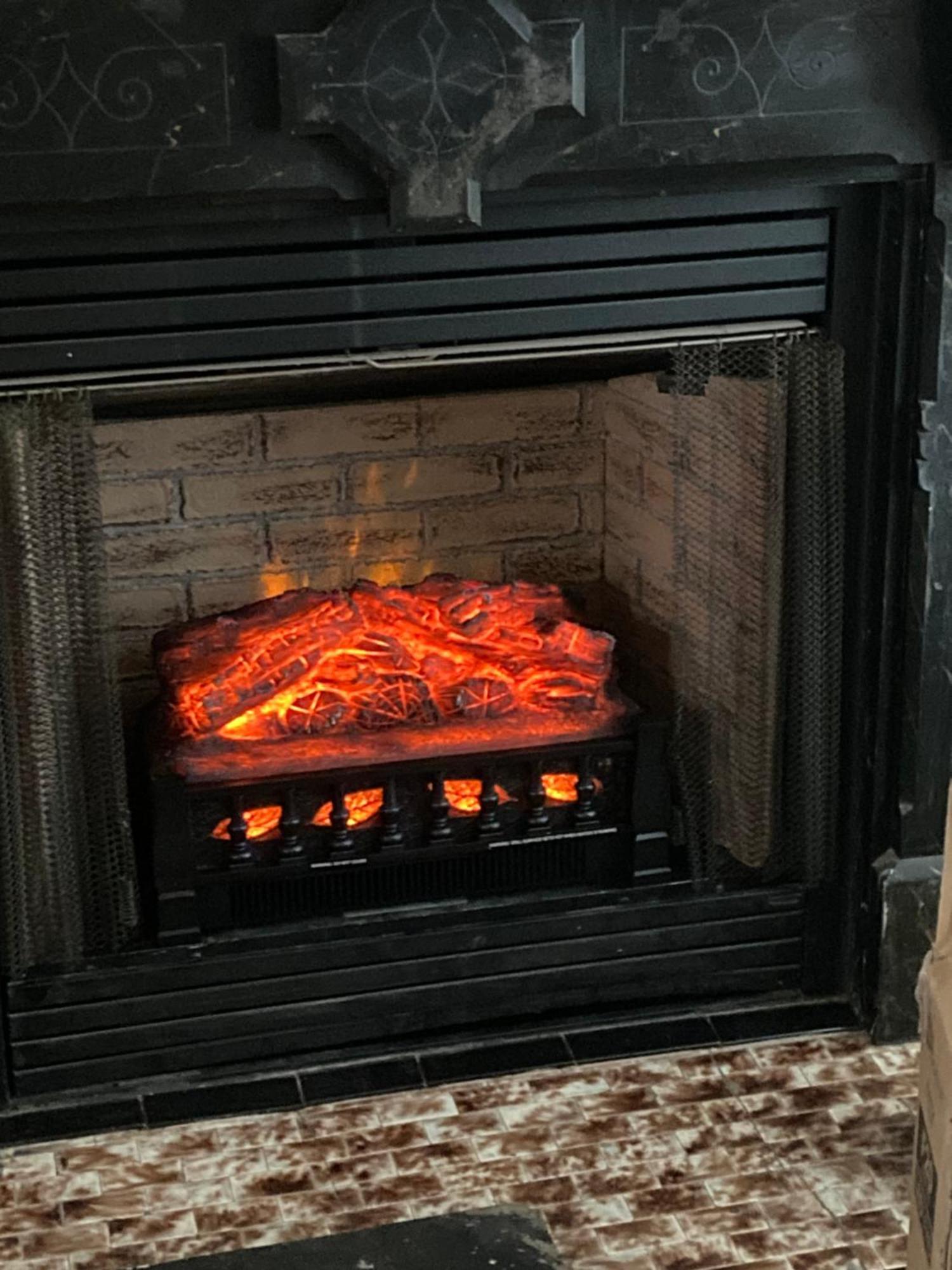 Entire Close To Events - Kid Friendly - Designated Dog & Cat Areas - Private Patio - Free Parking - Fireplace * Pittsburgh