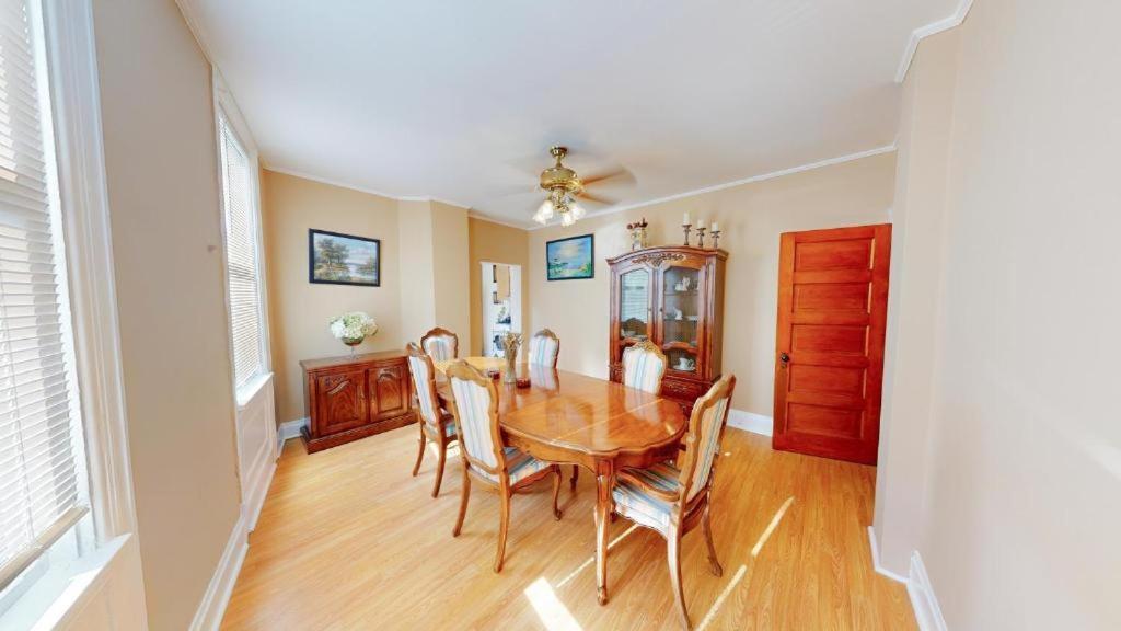 Holiday home Entire Close To Events - Kid & Pet Friendly - Permit-free Parking - Fireplace *